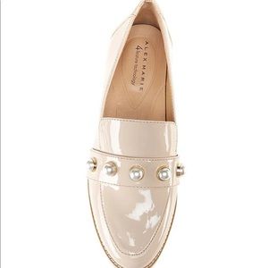 BRAND NEW Alex Marie Garnella Patent Pearl Lug Sole Loafers. Size 8.5.